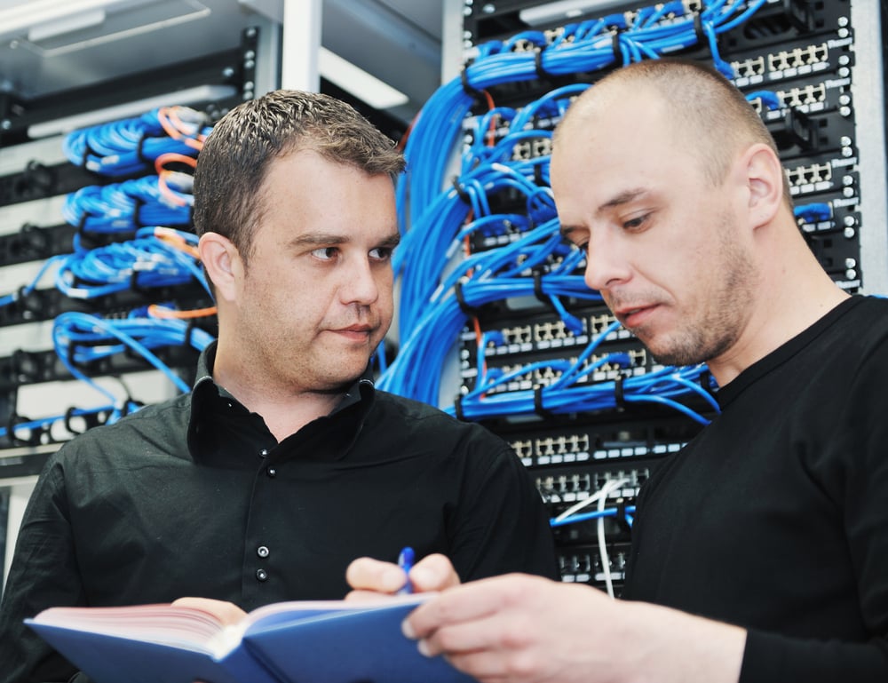 it engineer in network server room solving problems and give help and support-1